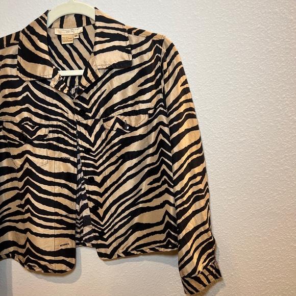Button Down Zebra Print Top Size Small - Picture 2 of 11